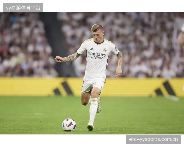 克罗斯远距离贴地斩精准入网，皇马控场自如——完美演绎足球艺术